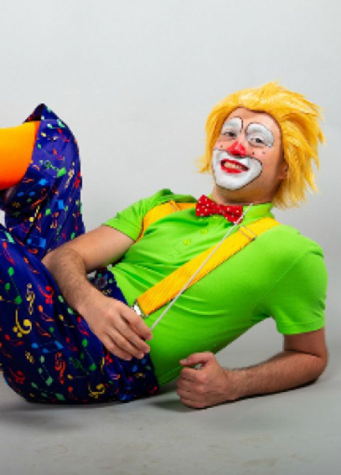 Клоун-дирижер Рон Клаксон