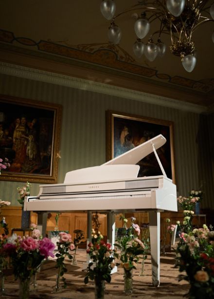 В цветах. Шедевры классики в Отеле «Националь»