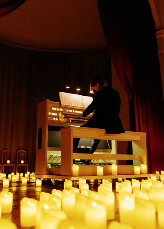 Эйнауди на органе при свечах