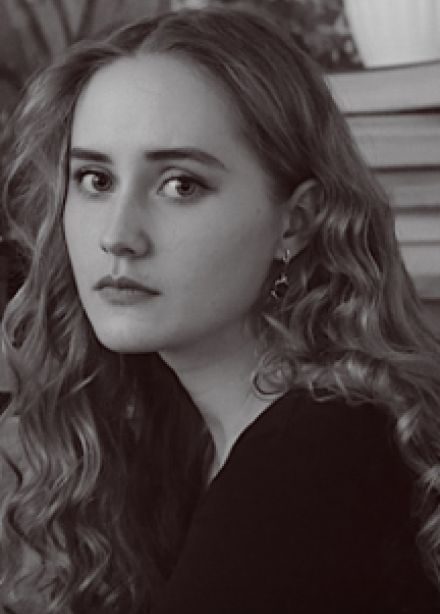 Элли на маковом поле