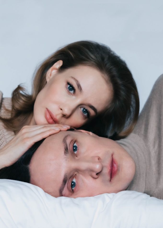 Двое на качелях