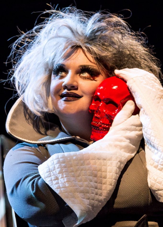 Лес, ведьма и горящий шкаф