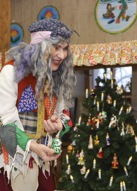 Как Баба-яга Новый год встречала да на бал попала