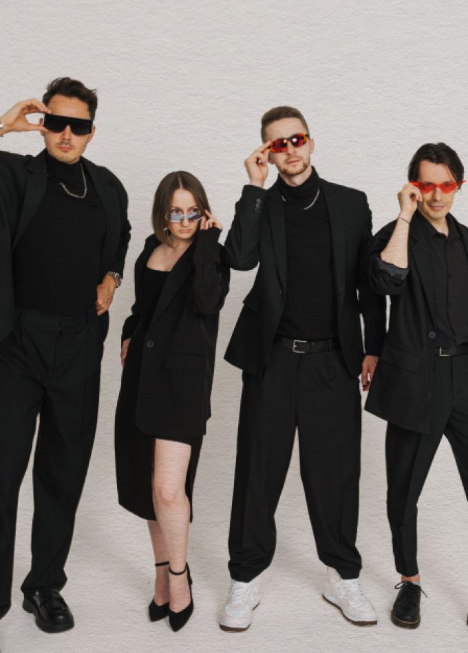 Импровизационное скетч-шоу от «Правила четырех»