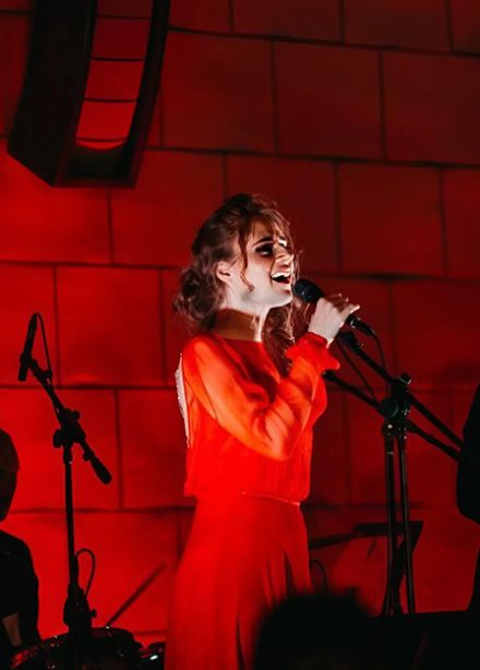 Джазовое путешествие в Рождество на 7 языках