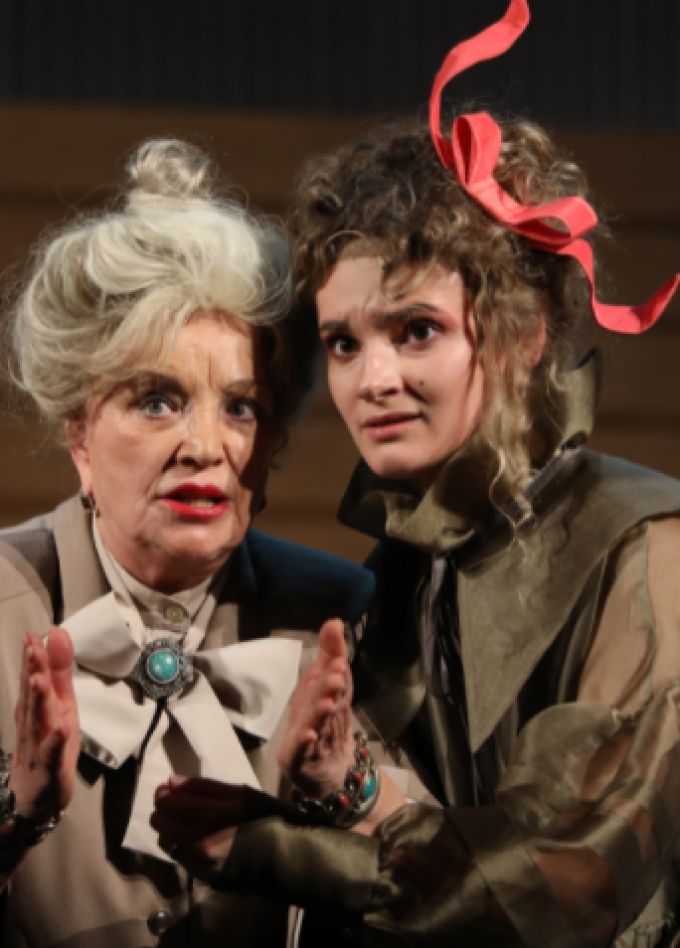 8 любящих женщин