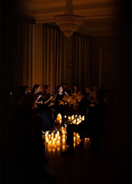 Ночь Среди Свечей