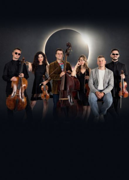 Оркестр при свечах. Лунное затмение