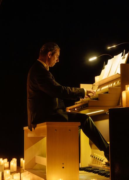 Орган и Арфа при свечах