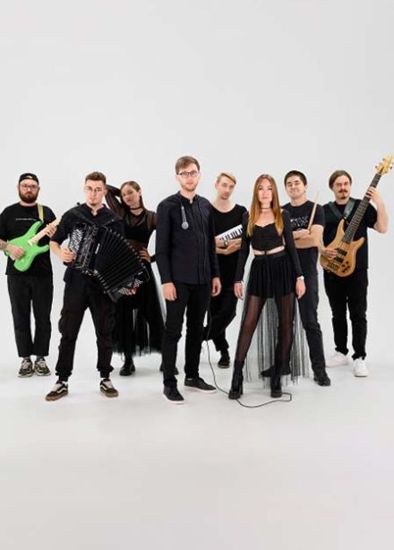 Стихи на окнах подъезда №8